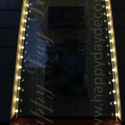 Магазин продукты - подсветка витрин лампочками