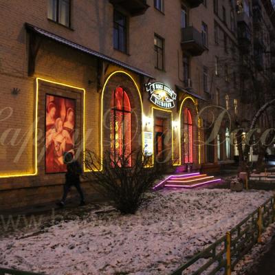 Подсветка фасада ресторана СЕСТРЫ