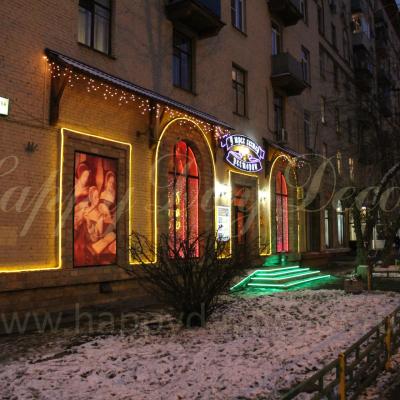 Подсветка фасада ресторана СЕСТРЫ